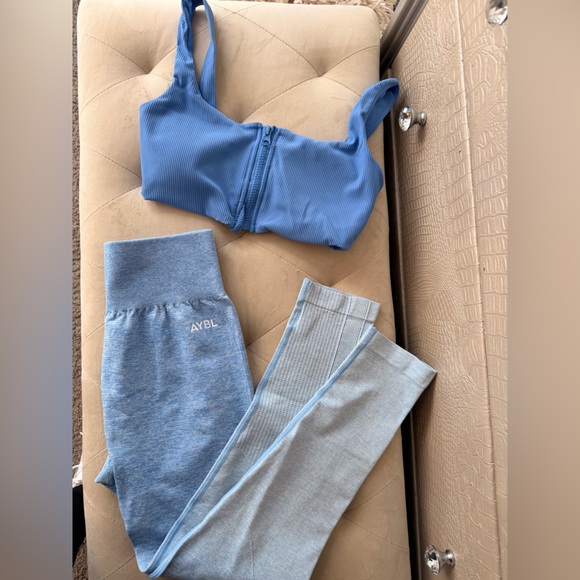 Set - Picture 2 of 5